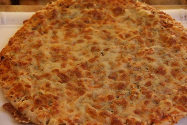 Pizza de tomàquet, formatge i orenga - Imagen 2